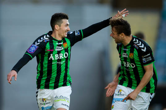 GAIS Petri Zhubi jublar ihop med Malkolm Moenza