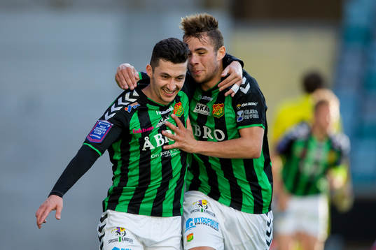 GAIS Petri Zhubi jublar ihop med Malkolm Moenza