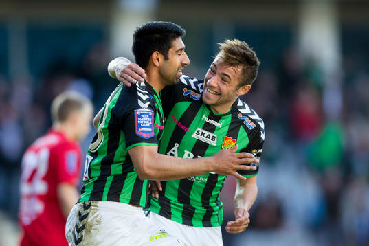 GAIS Sandeep Mankoo och Malkolm Moenza jublar