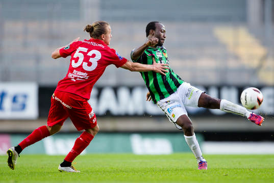GAIS Reuben Ayarna före Utsiktens Jesper Jonasson