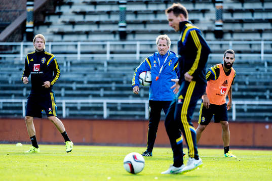 Sveriges Ola Toivonen, förbunskapten Erik Hamrén, Kim