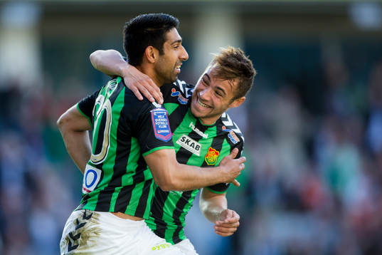 GAIS Sandeep Mankoo och Malkolm Moenza jublar