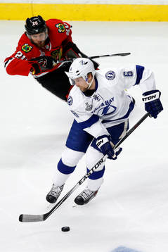 Tampa Bay Lightning defenseman Anton Strålman (6) advances