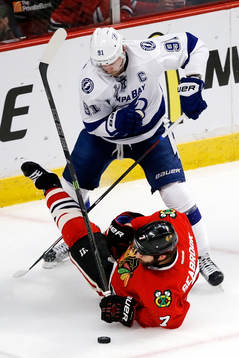 Tampa Bay Lightning center Steven Stamkos (91) and Chicago