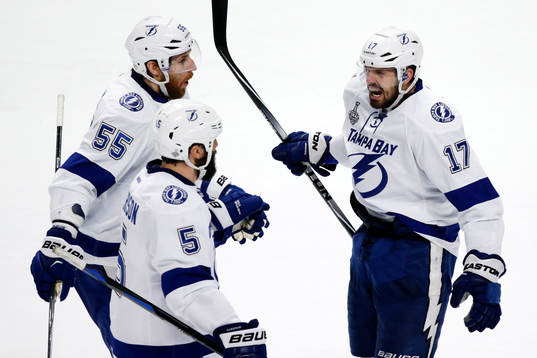 Tampa Bay Lightning center Alex Killorn (17) celebrates his
