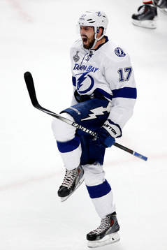 Tampa Bay Lightning center Alex Killorn (17) celebrates his