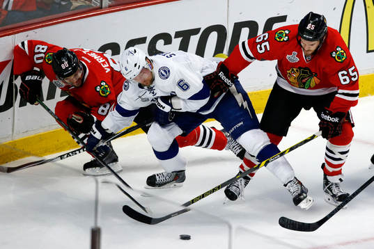 Tampa Bay Lightning defenseman Anton Strålman (6) battles