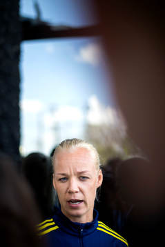 Sveriges Caroline Seger blir intervjuad