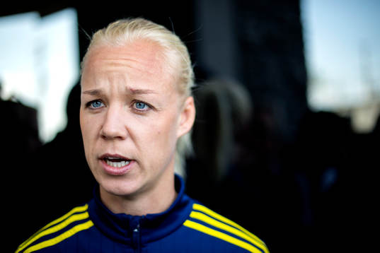 Sveriges Caroline Seger blir intervjuad
