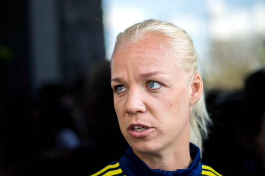 Sveriges Caroline Seger blir intervjuad