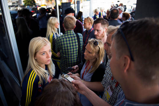 Sveriges Linda Sembrant blir intervjuad
