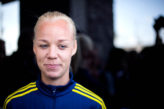 Sveriges Caroline Seger blir intervjuad