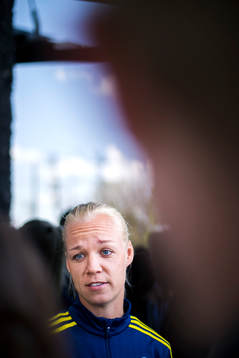 Sveriges Caroline Seger blir intervjuad