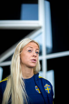 Sveriges Amanda Ilestedt blir intervjuad