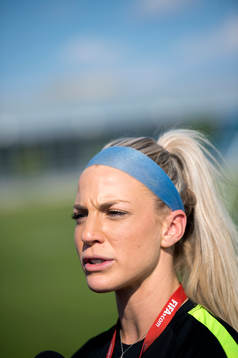 s Julie Johonston blir intervjuad