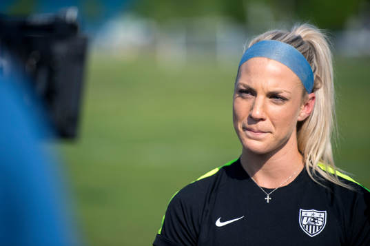 s Julie Johonston blir intervjuad