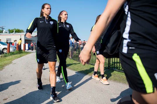 s Tobin Heath och Alex Morgan