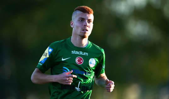 Prespa Birliks Kojo Annor i DM-matchen mellan IFK