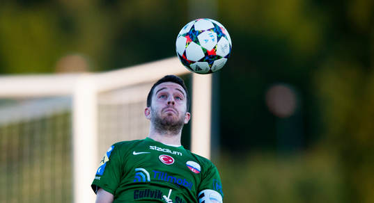 Prespa Birliks Ahmad Mohamad i DM-matchen mellan IFK