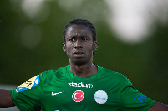 Prespa Birliks Sadat Karim i DM-matchen mellan IFK