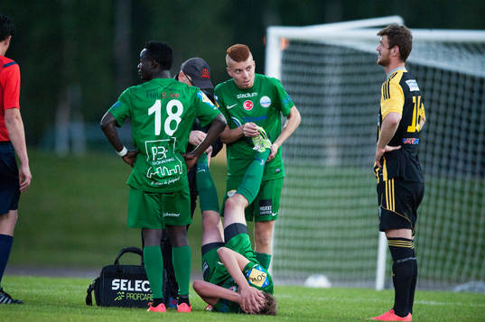 En av Prespa Birliks spelare har fått kramp