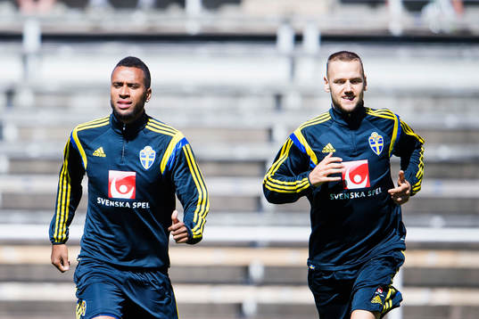 Sveriges Isaac Kiese Thelin och Alexander Milosevic