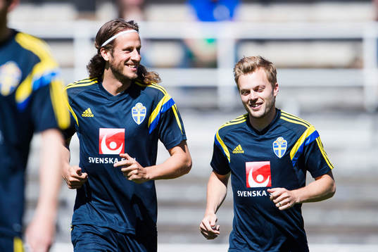 Sveriges Jonas Olsson och Sebastian Larsson