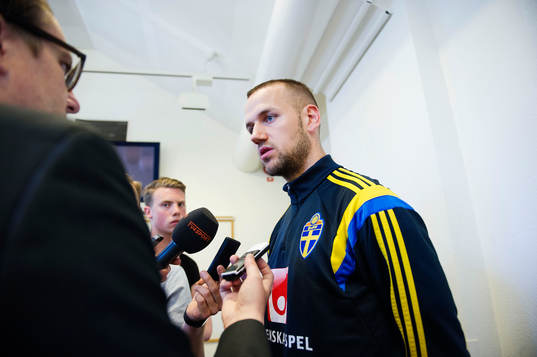 Sveriges Alexander Milosevic pratar med media