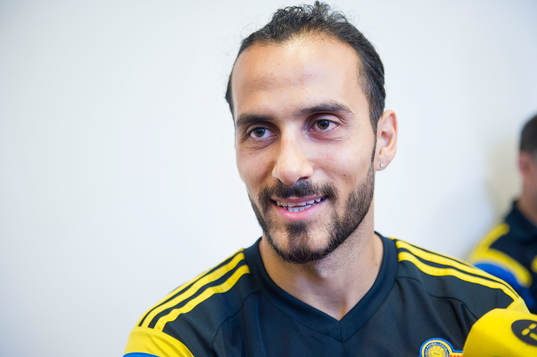 Sveriges Erkan Zengin pratar med media
