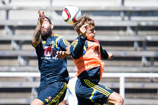 Sveriges Jimmy Durmaz och Ludwig Augustinsson