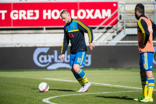 Sveriges John Guidetti värmer upp