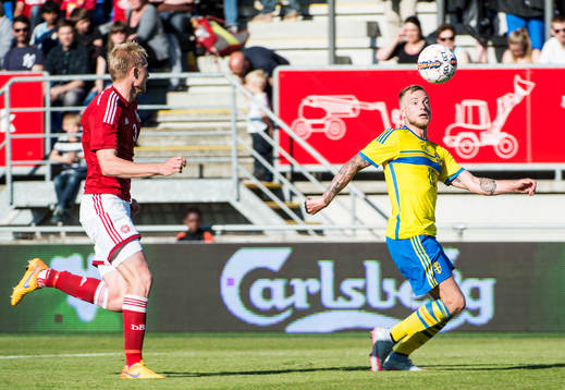 Sveriges John Guidetti mot Danmarks Frederik Sörensen