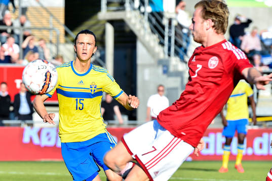 Sveriges Kristoffer Olsson och Danmarks Viktor Fischer