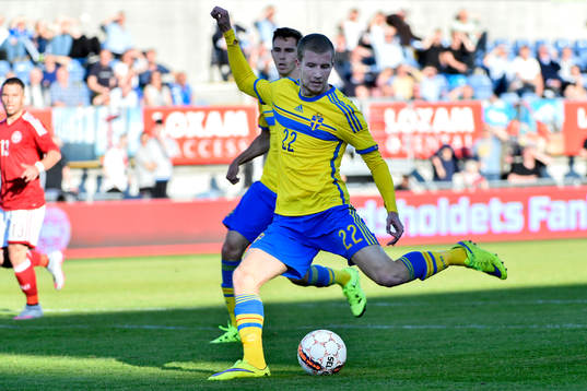 Sveriges Simon Gustafson gör 2-2