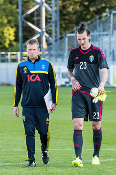 Sveriges målvaktstränare Leif Troedsson och målvakt