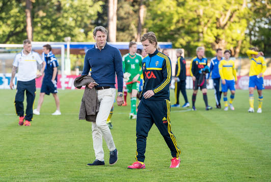 Sveriges huvudtränare Håkan Ericson och Emil Krafth