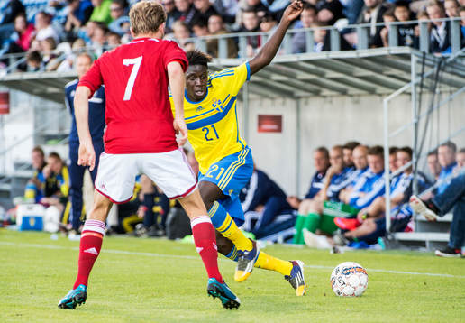 Sveriges Pa Konate mot Danmarks Mikkel Desler