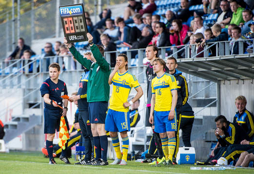 Sveriges Kristoffer Olsson och Simon Tibbling byts in