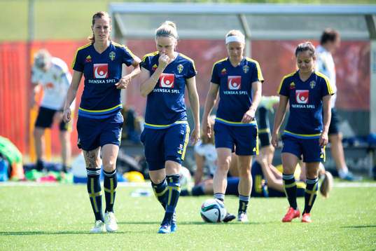 Sveriges Lotta Schelin, Lisa Dahlkvist, Sara Thunebro och