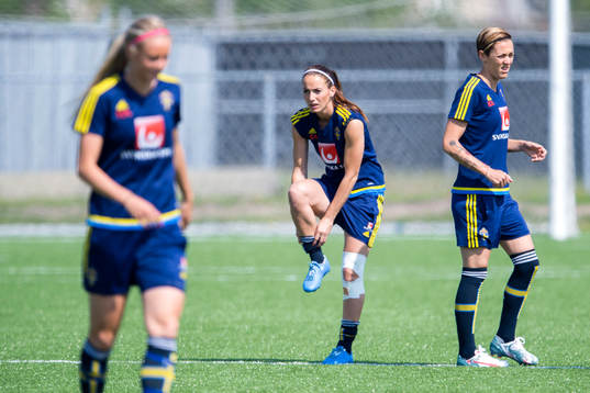 Sveriges Kosovare Asllani och Therese Sjögran