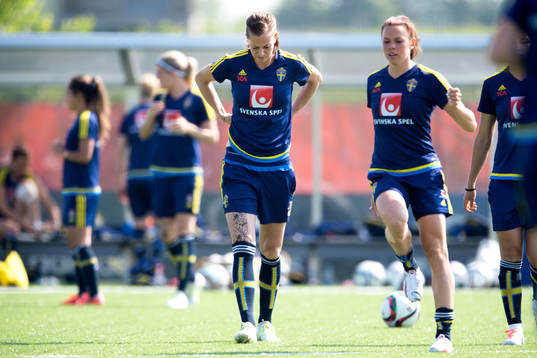 Sveriges Lotta Schelin och Jessica Samuelsson