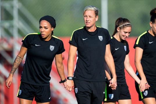 s Sydney Leroux och Abby Wambach
