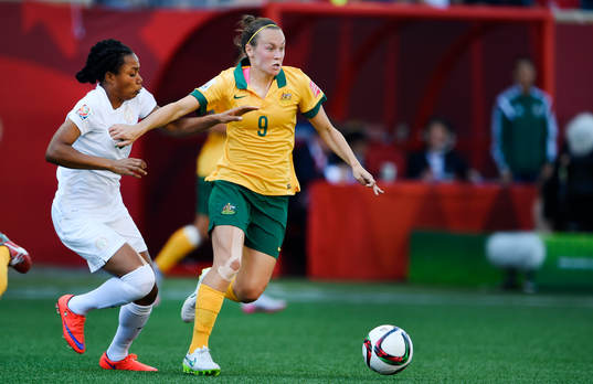 Nigerias Onome Ebi och Australiens Caitlin Foord