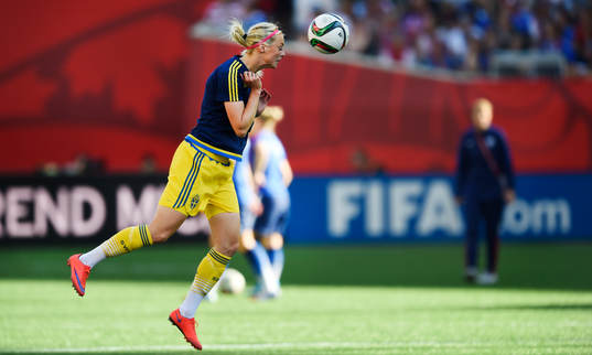 Sveriges Amanda Ilestedt innan fotbollsmatchen i VM mellan