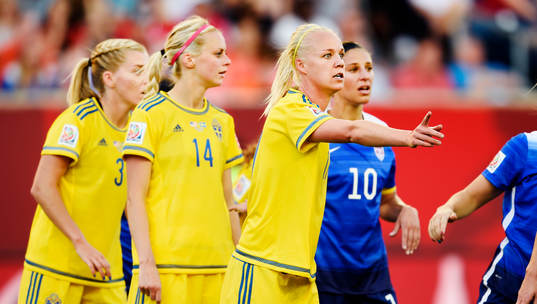 Sveriges  Linda Sembrant, Amanda Ilestedt och Caroline Seger