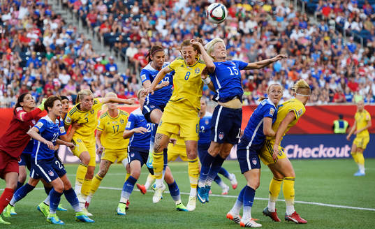 s Alex Morgan och Megan Rapione