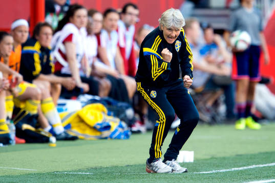 Sveriges förbundskapten Pia Sundhage jublar