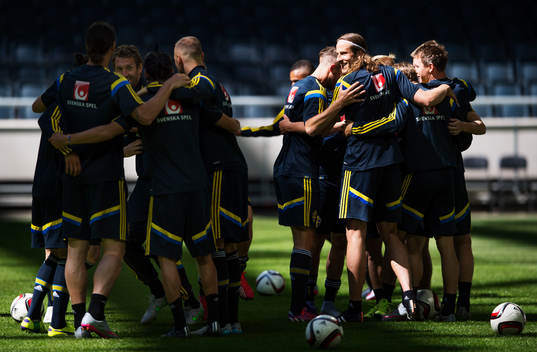 Jonas Olsson med lagkamrater