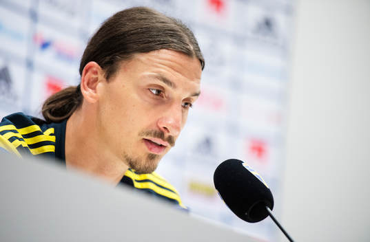 Zlatan Ibrahimovic på en presskonferens