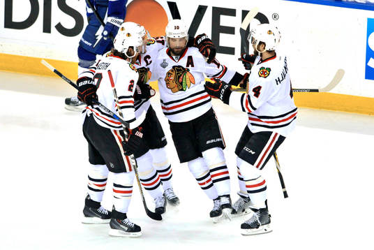 Chicago's Duncan Kieth, left to right, Jonathan Toews,